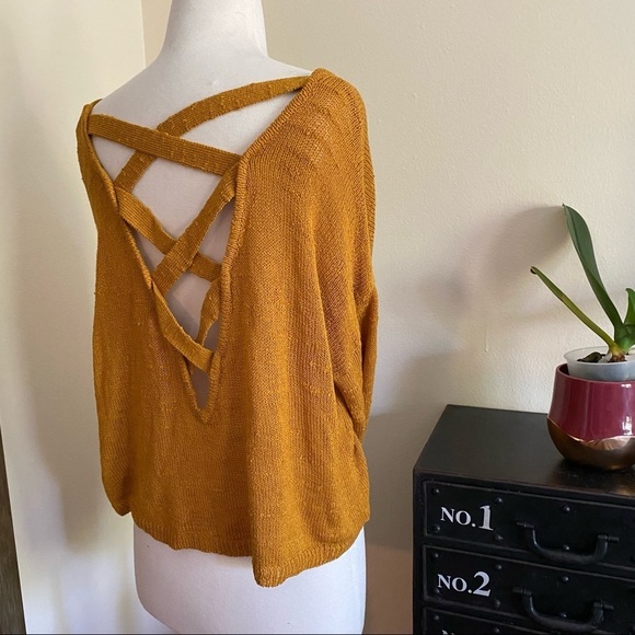 Forever 21 Sweaters - FOREVER 21 long sleeve top with crisscross back detail